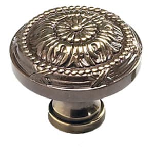 Schaub Versailles Antique Light Polish 1-1/2" (38 mm) Diameter Knob, 752-ALP