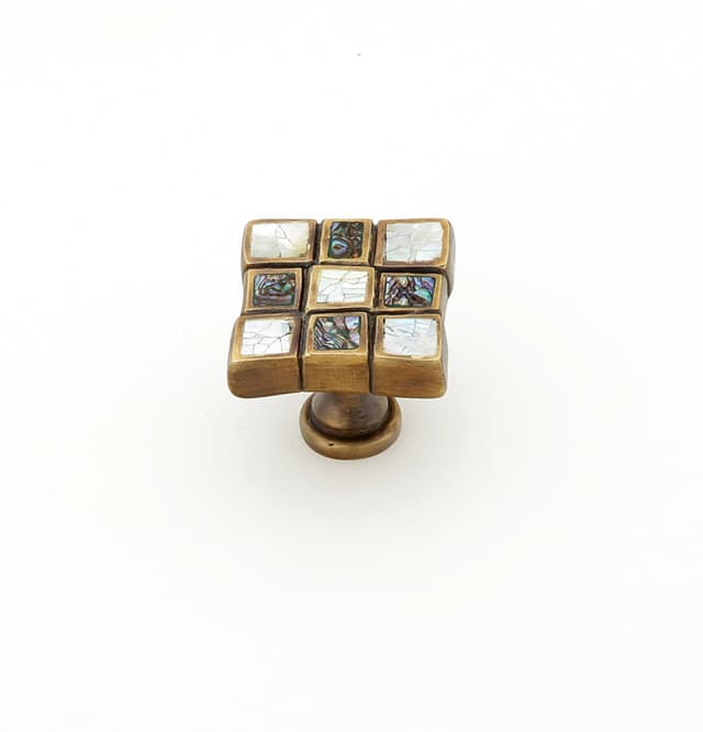 Schaub Avalon Bay Knob, 1-3/8", Imperial Shell, White Mother of Pearl/Estate Dover - 658-ED